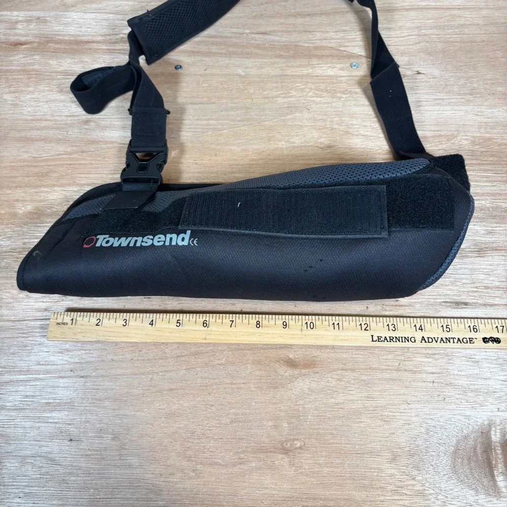 Townsend Arm Sling Shoulder Immobilizer Black Mesh Padded S/M‎ Medical Support